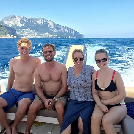 Sorrento On Boat Botel